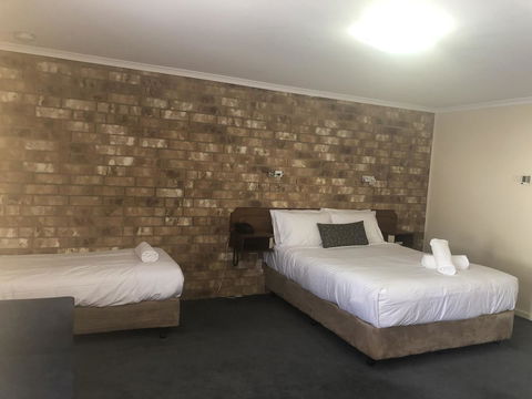 Clare Central - Maitland Accommodation 3