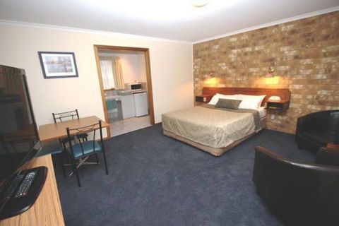Clare Central - Maitland Accommodation 12