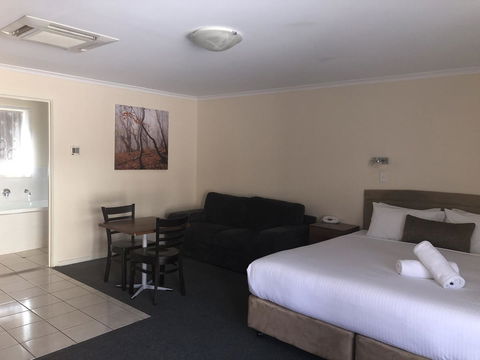 Clare Central - Maitland Accommodation 4