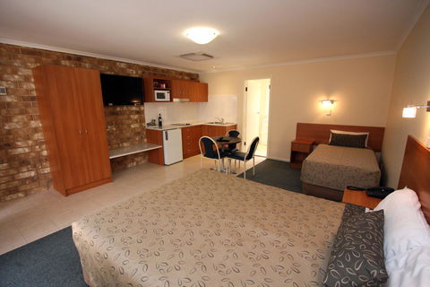 Clare Central - Maitland Accommodation 19