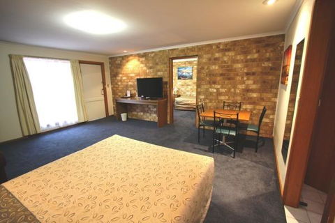 Clare Central - Maitland Accommodation 13