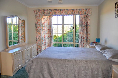 Baywatch - Maitland Accommodation 3