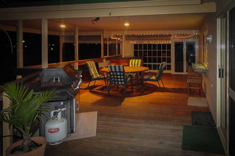 Baywatch - Maitland Accommodation 11