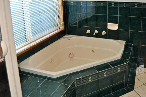 Baywatch - Maitland Accommodation 8