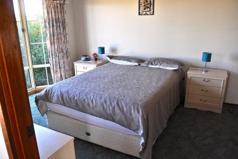 Baywatch - Maitland Accommodation 13