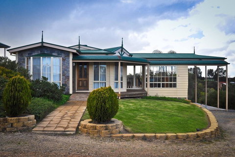 Baywatch - Maitland Accommodation 12