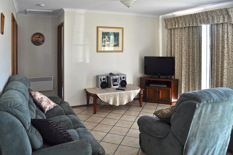 Baywatch - Maitland Accommodation 10