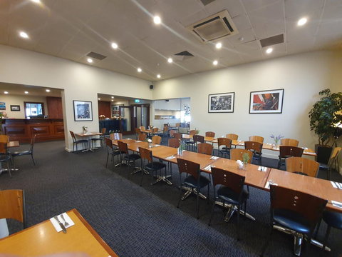 Pier Hotel Port Lincoln - Maitland Accommodation 9