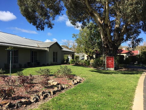 Alexander Cameron Suites - Maitland Accommodation 3