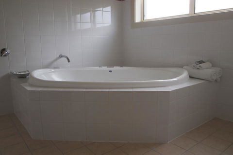 Alexander Cameron Suites - Maitland Accommodation 21