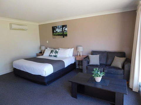 Alexander Cameron Suites - Maitland Accommodation 12