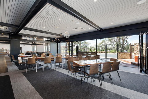 Berri Hotel - Maitland Accommodation 12