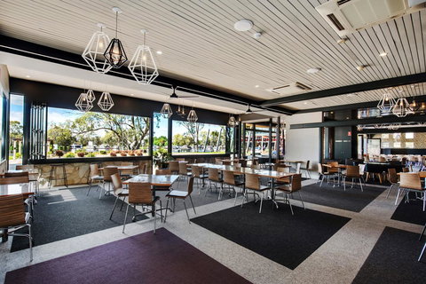 Berri Hotel - Maitland Accommodation 13