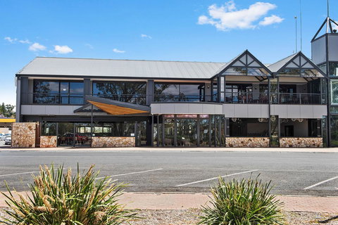 Berri Hotel - Maitland Accommodation 4