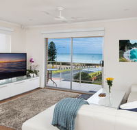 Stylish 3 Bedroom Beachview Apartment - Maitland Accommodation