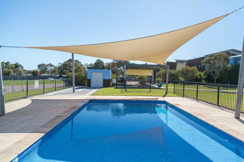 South Shores Villa 52 - Maitland Accommodation 18