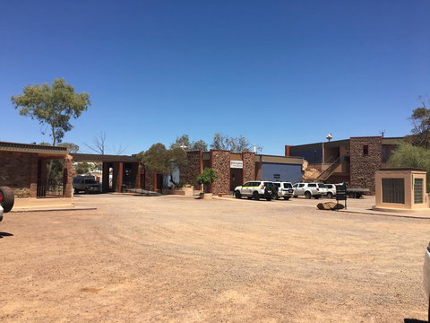 Desert Cave Hotel - Maitland Accommodation 36