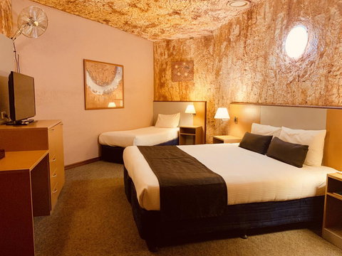 Desert Cave Hotel - Maitland Accommodation 23