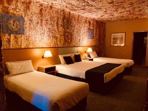 Desert Cave Hotel - Maitland Accommodation 29