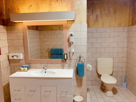 Desert Cave Hotel - Maitland Accommodation 8