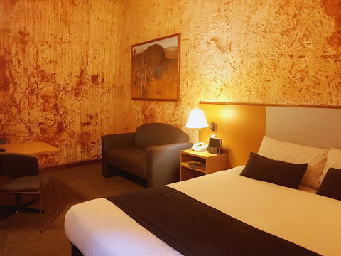 Desert Cave Hotel - Maitland Accommodation 41