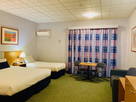 Desert Cave Hotel - Maitland Accommodation 26