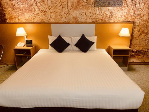 Desert Cave Hotel - Maitland Accommodation 1