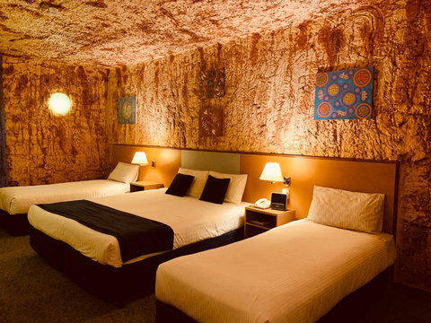 Desert Cave Hotel - Maitland Accommodation 33