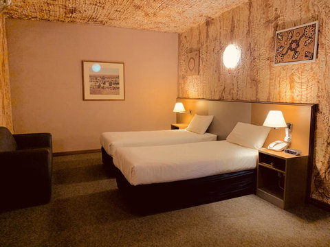 Desert Cave Hotel - Maitland Accommodation 7