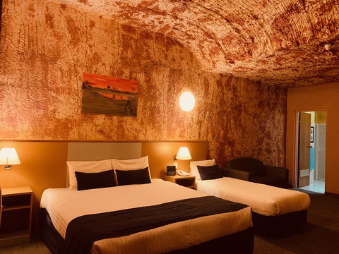 Desert Cave Hotel - Maitland Accommodation 25