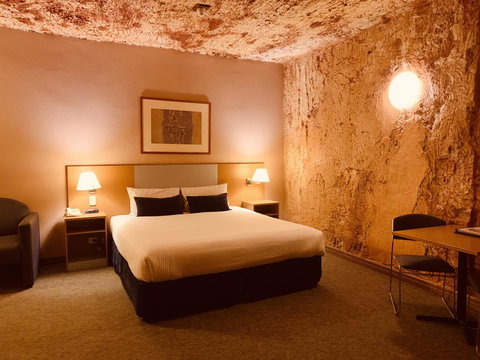 Desert Cave Hotel - Maitland Accommodation 17