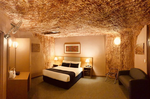 Desert Cave Hotel - Maitland Accommodation 11