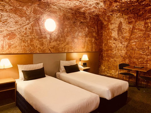Desert Cave Hotel - Maitland Accommodation 15