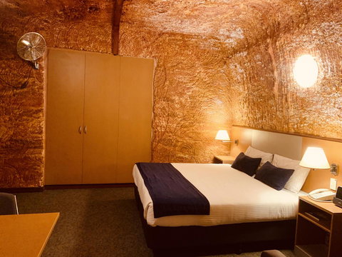 Desert Cave Hotel - Maitland Accommodation 14