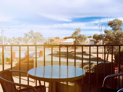 Desert Cave Hotel - Maitland Accommodation 0