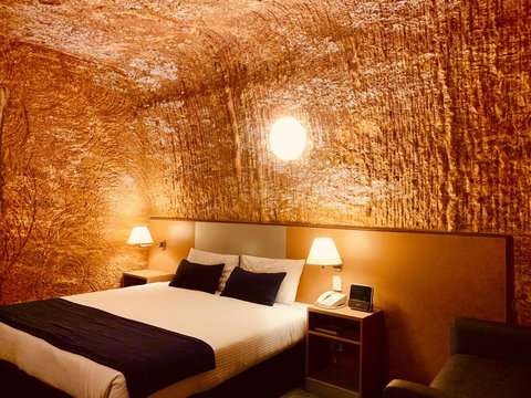 Desert Cave Hotel - Maitland Accommodation 13
