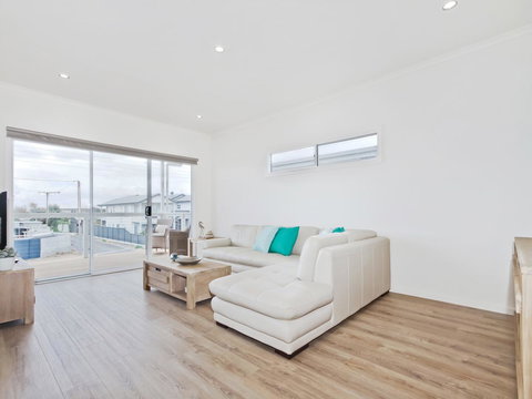 Seas The Day - Maitland Accommodation 3