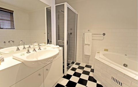 St Francis Winery - Maitland Accommodation 12