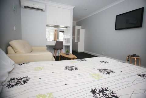 St Francis Winery - Maitland Accommodation 4