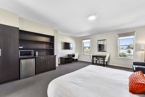 Robe Marina Accommodation - Maitland Accommodation 13