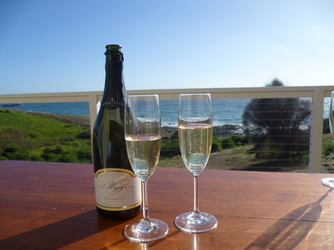 Ashendens At Penneshaw - Maitland Accommodation 7