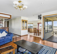 Rocks Retreat House with Sea Views - Maitland Accommodation