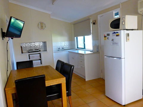 Lazy Lobster Holiday Units & Chalets - Maitland Accommodation 24