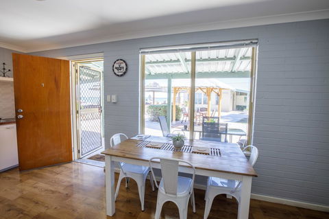 Shark Bay Seafront Apartments - Maitland Accommodation 3