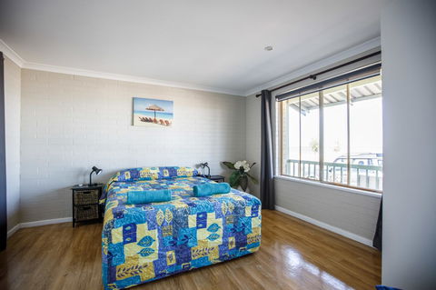 Shark Bay Seafront Apartments - Maitland Accommodation 31
