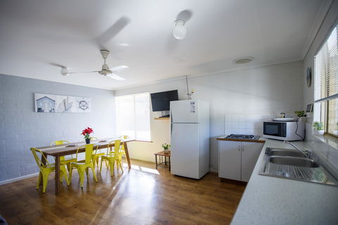 Shark Bay Seafront Apartments - Maitland Accommodation 1