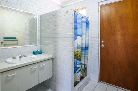 Shark Bay Seafront Apartments - Maitland Accommodation 10