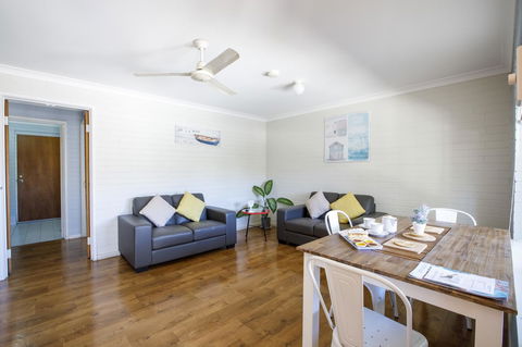 Shark Bay Seafront Apartments - Maitland Accommodation 41