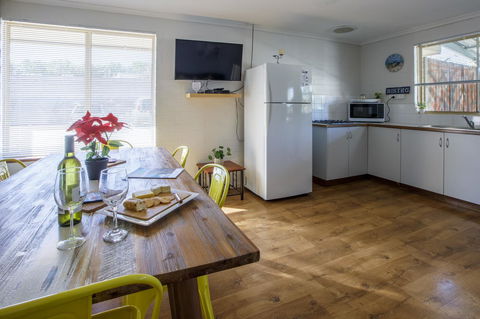 Shark Bay Seafront Apartments - Maitland Accommodation 37