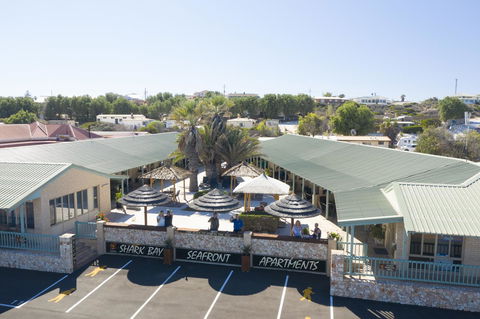 Shark Bay Seafront Apartments - Maitland Accommodation 24